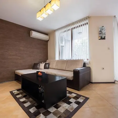 Apartment Two Bedroom Luxury Near The Sea Garden *