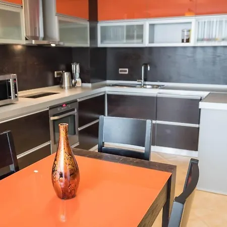 Apartment Two Bedroom Luxury Near The Sea Garden