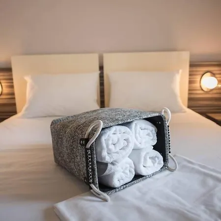 Two Bedroom Luxury Near The Sea Garden Apartment
