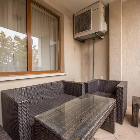 Two Bedroom Luxury Near The Sea Garden Warna