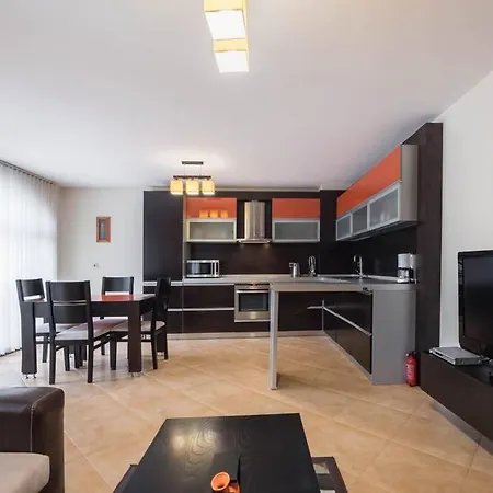 Apartment Two Bedroom Luxury Near The Sea Garden *