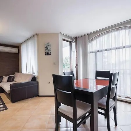 Two Bedroom Luxury Near The Sea Garden * Warna