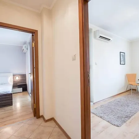 Apartment Two Bedroom Luxury Near The Sea Garden