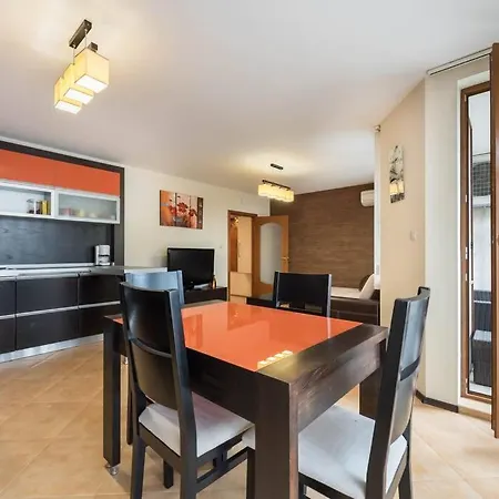 Two Bedroom Luxury Near The Sea Garden Apartment