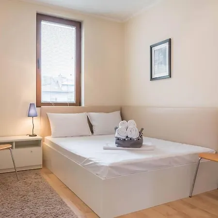 Two Bedroom Luxury Near The Sea Garden Апартаменты *