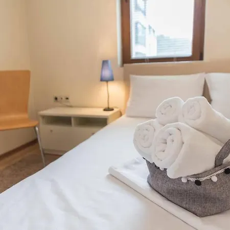Апартаменты Two Bedroom Luxury Near The Sea Garden *