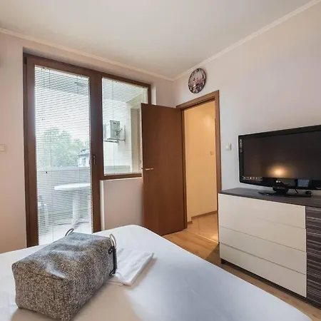 Two Bedroom Luxury Near The Sea Garden Апартаменты *