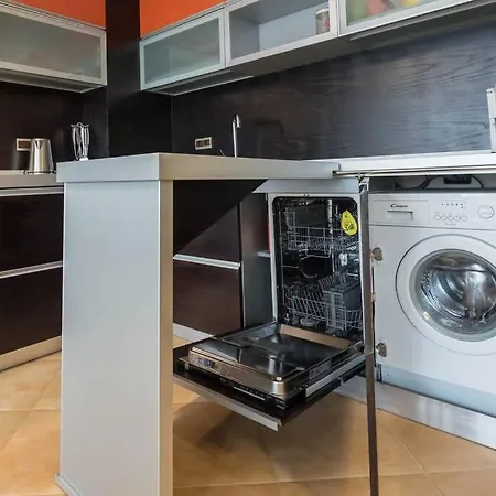 Апартаменты Two Bedroom Luxury Near The Sea Garden Варна