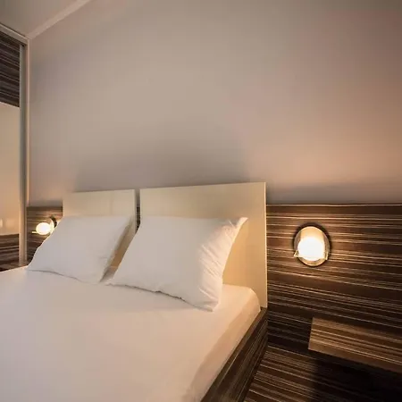 Апартаменты Two Bedroom Luxury Near The Sea Garden Варна